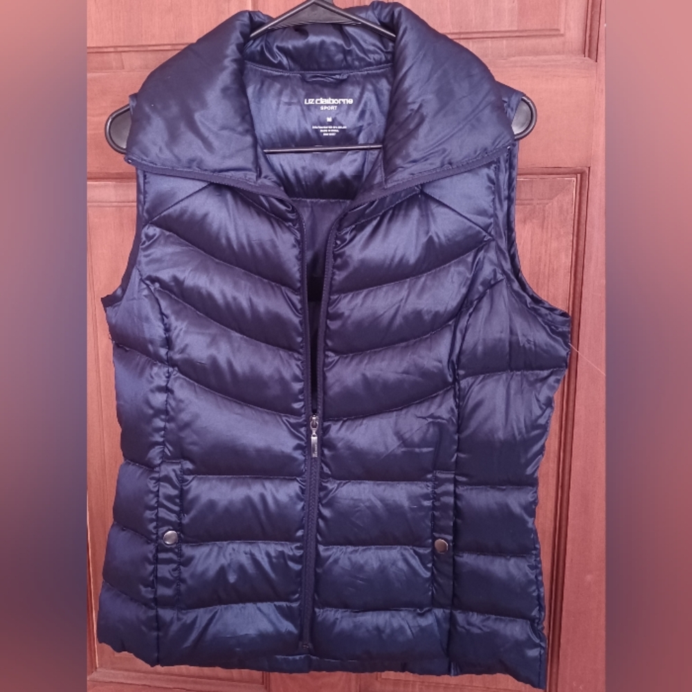 NAVY BLUE LIZ CLAIBORNE SPORT LIGHT PUFFER VEST SIZE M. P2P 19" L 23" - Picture 1 of 4